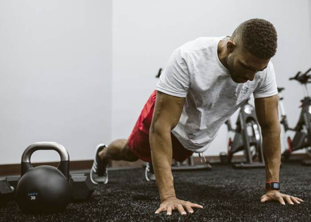 Persona ejercitándose