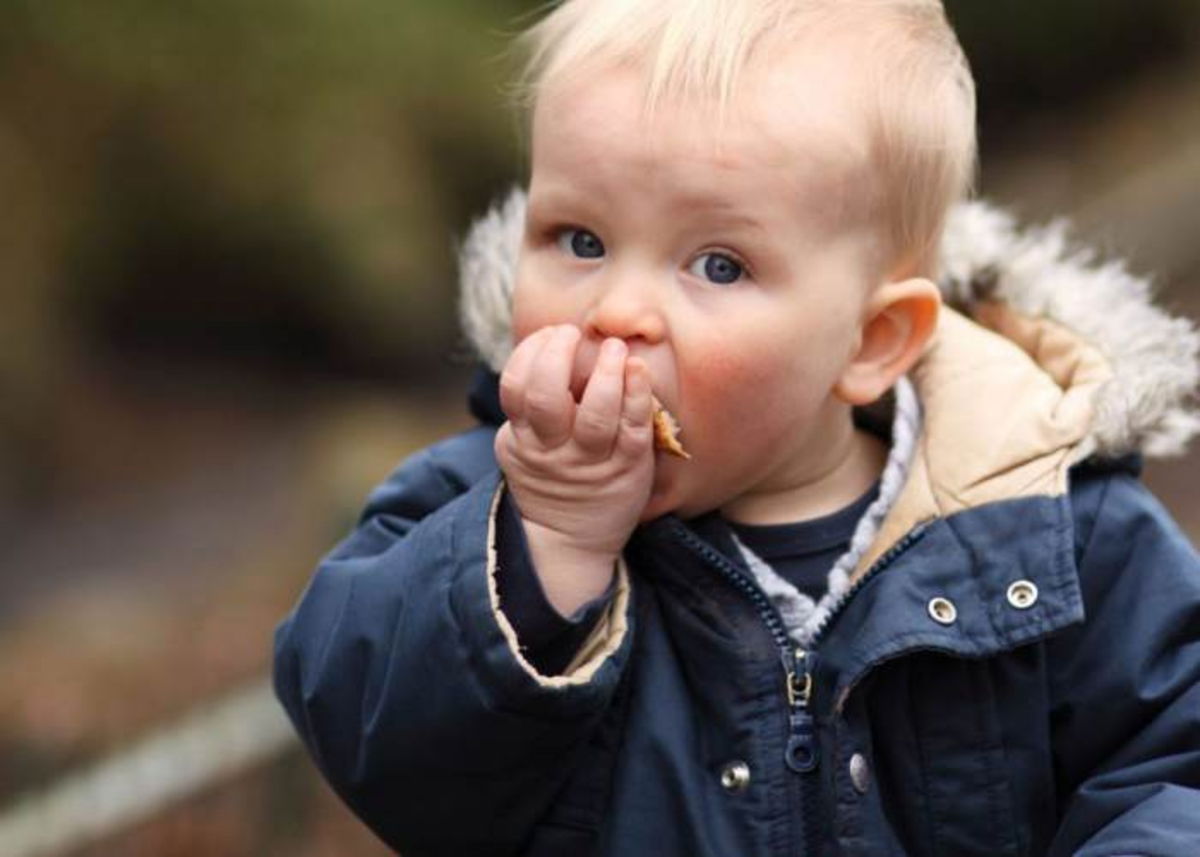 Niño comiendo