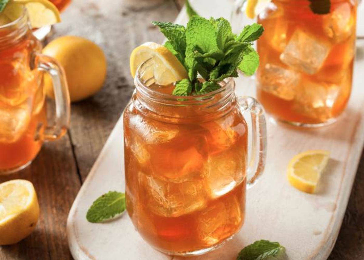 Vaso con sagría de té negro