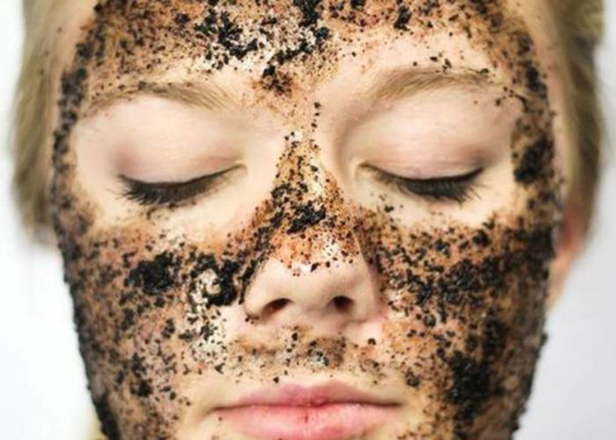 Mujer con especias rostro