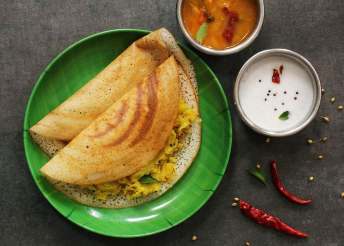 Plato con masala dosa