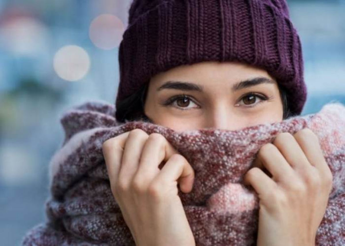 Mujer abrigada