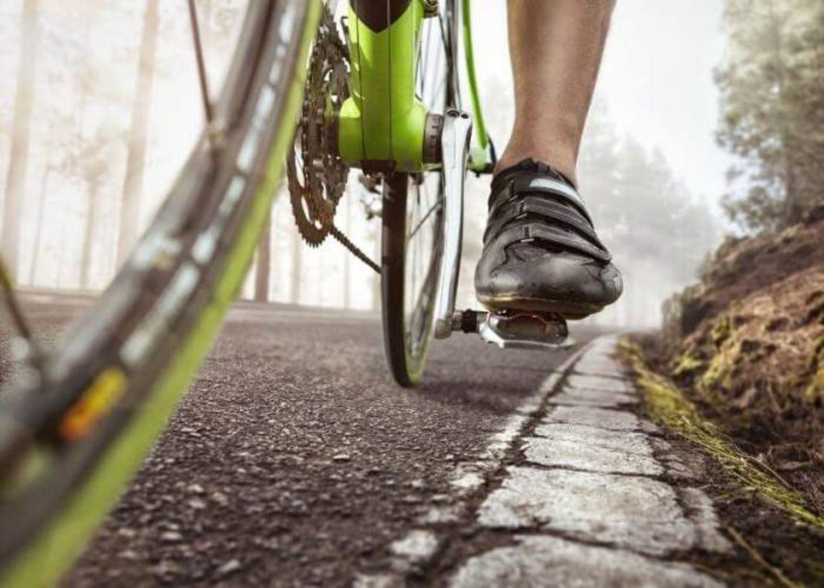 Pie-en-pedal-de-bici