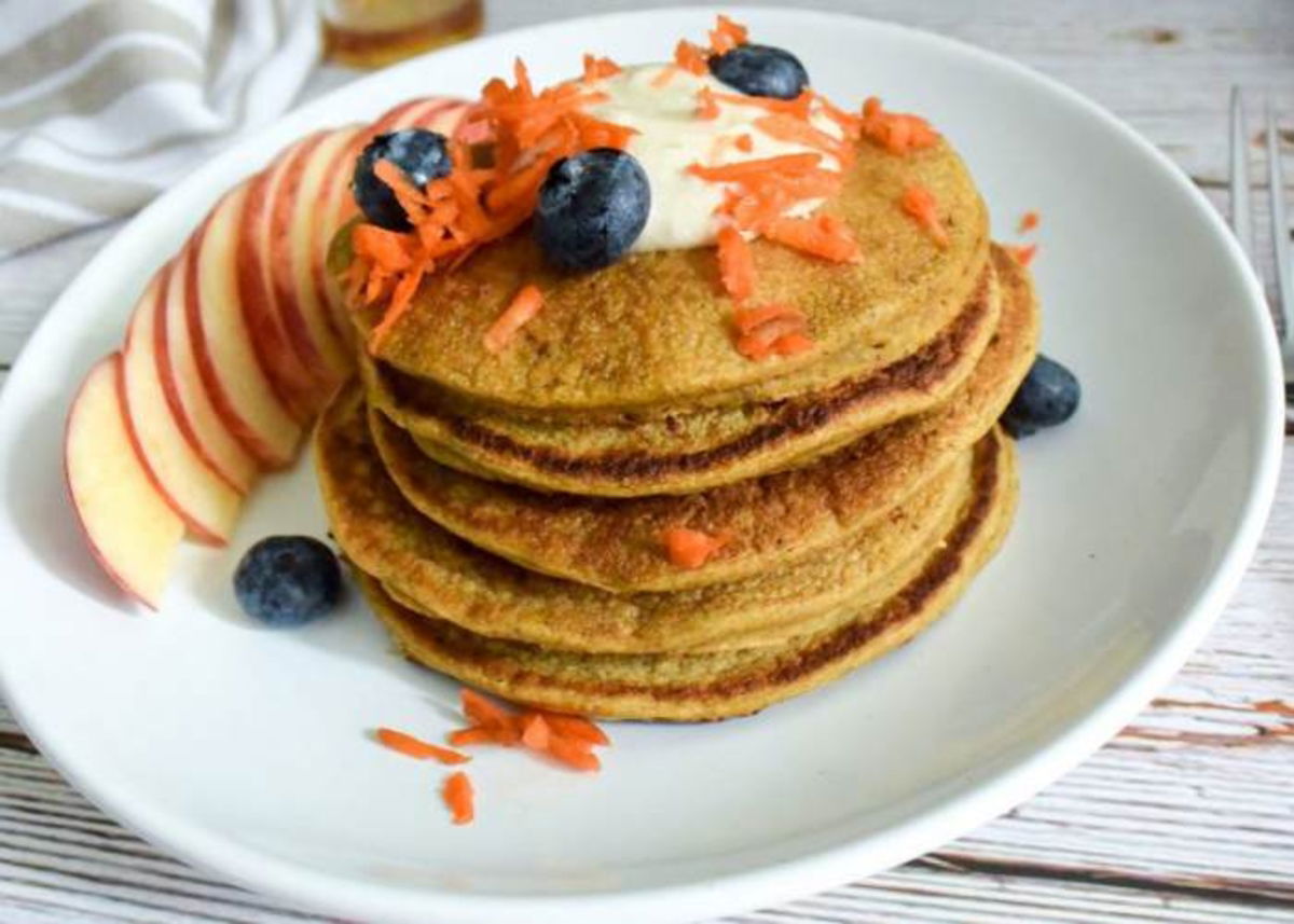 Plato con postre de zanahoria