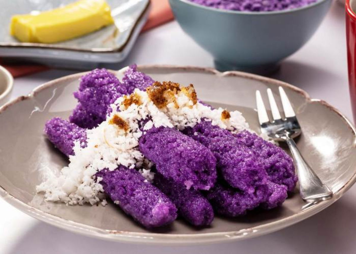 Plato con puto bumbong