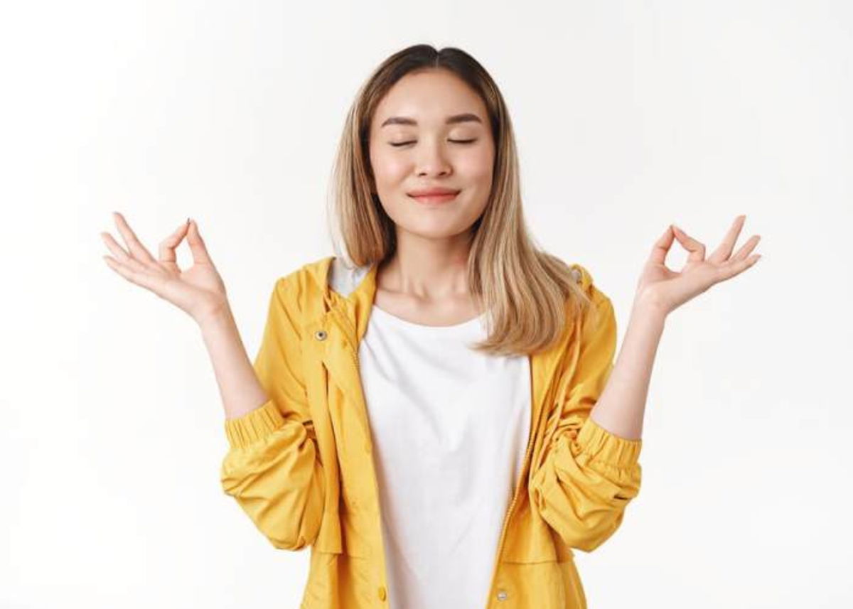 Mujer controlando emociones