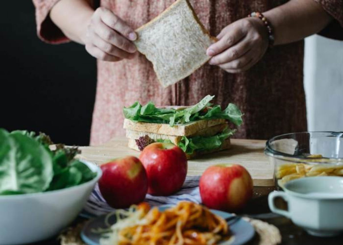 Persona-con-alimentos