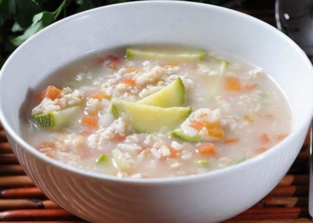 Plato con sopa de avena