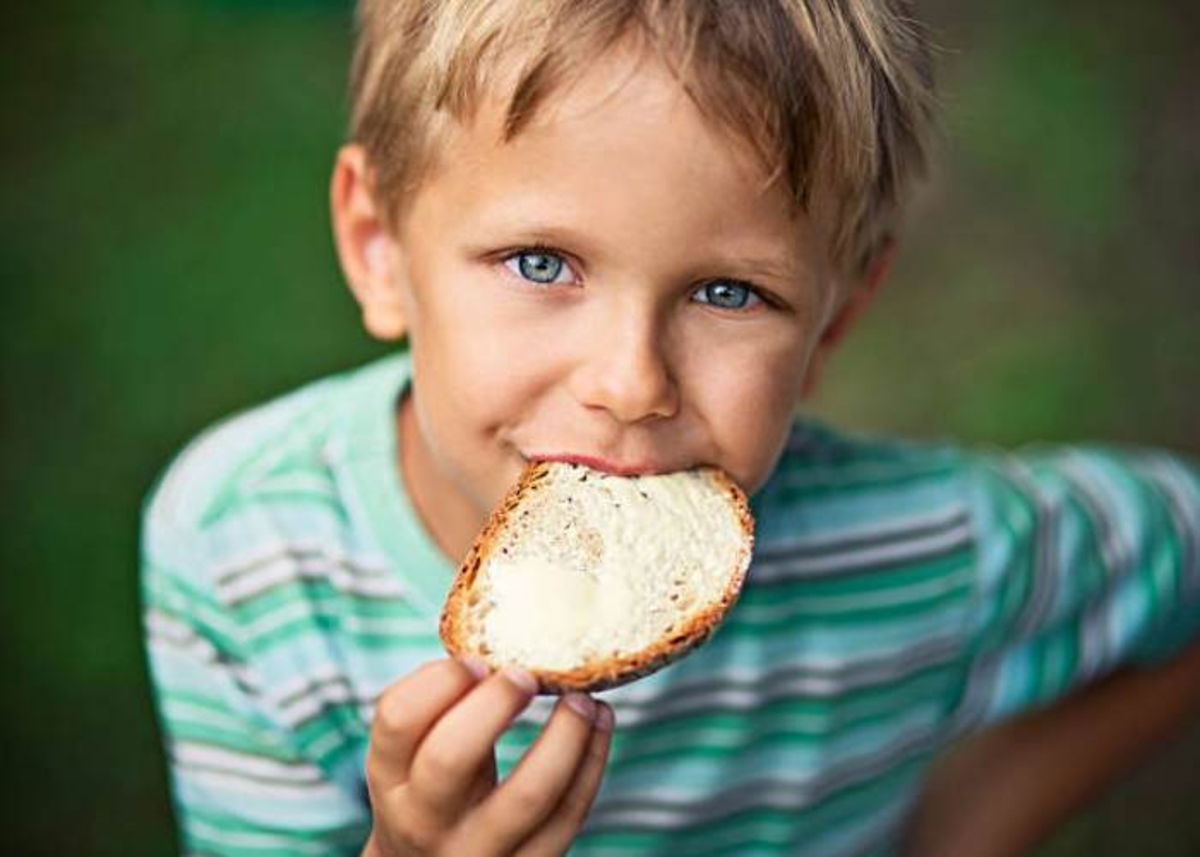 Nio-comiendo-pan