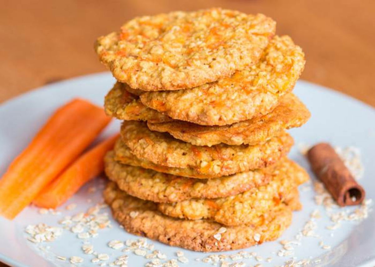 Plato con galletas de zanahoria