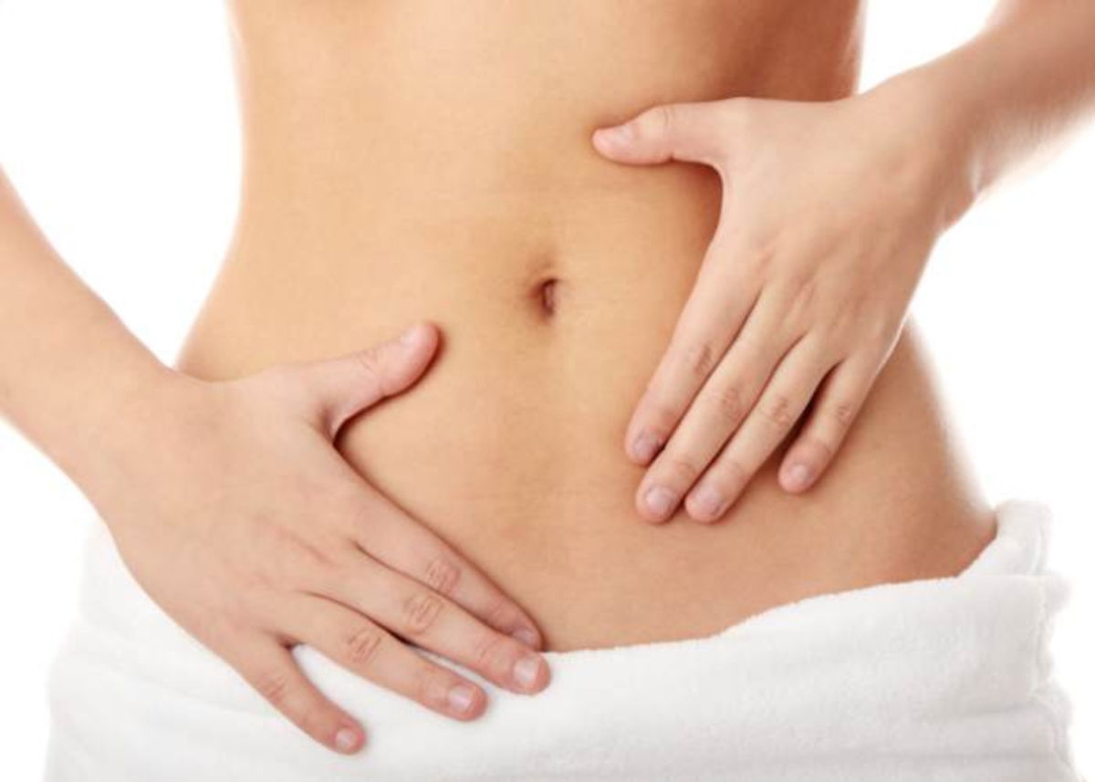 Persona con ombligo limpio