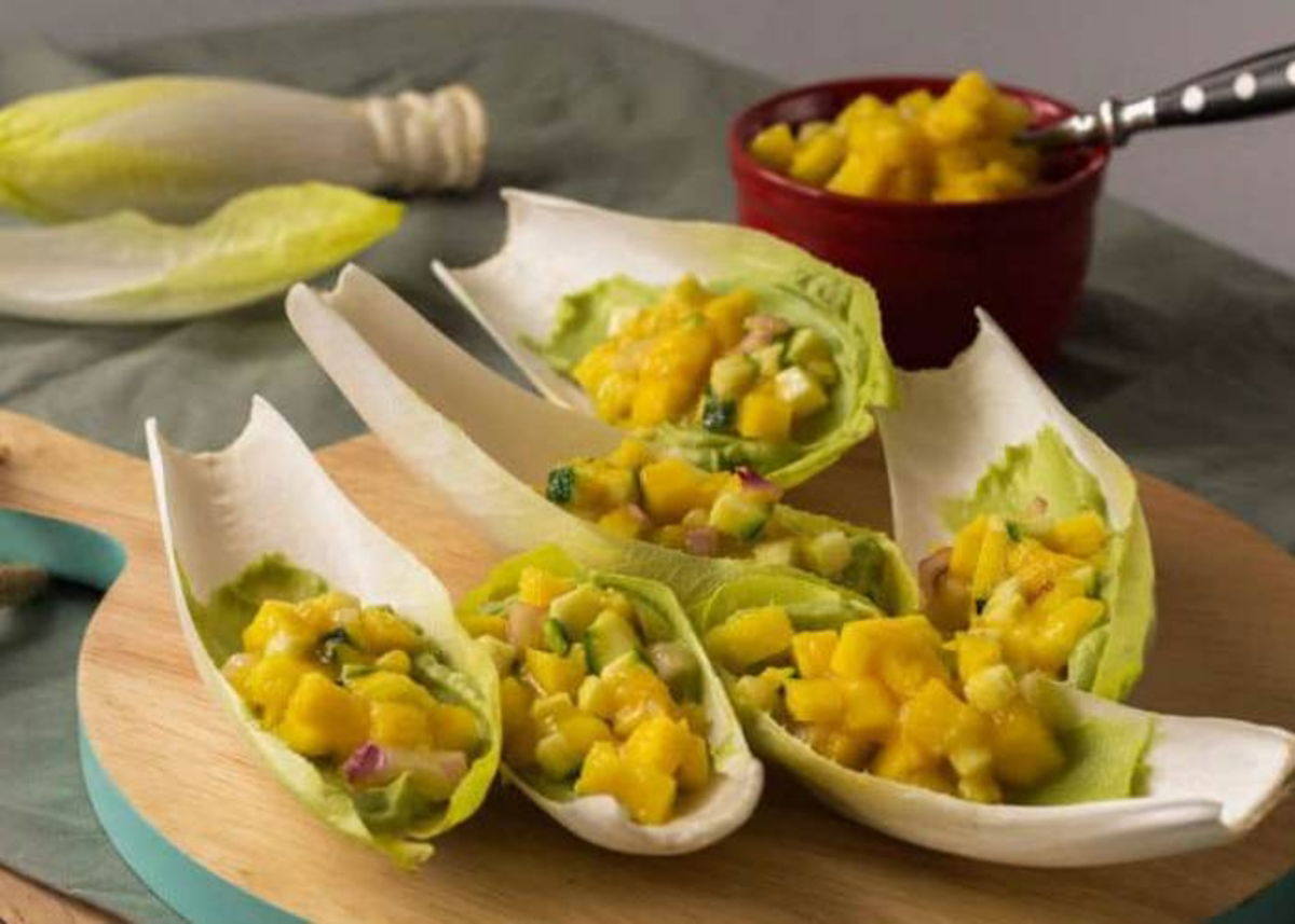 Tabla con endivias rellenas