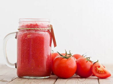 Zumo depurativo de tomate y cúrcuma