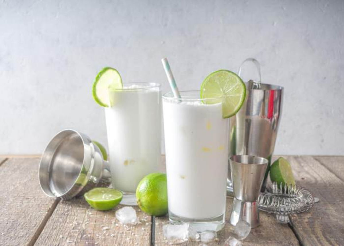 Bebida de limón y coco