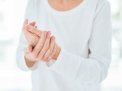 Rejuvenece las manos con estos remedios naturales