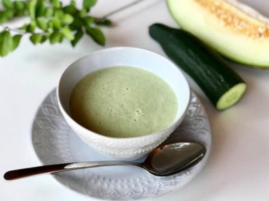Sopa saludable de pepino y maíz