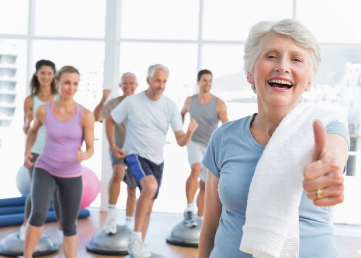 Adultos mayores ejercitar