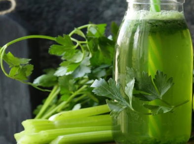 Infusión quema grasa de apio y miel