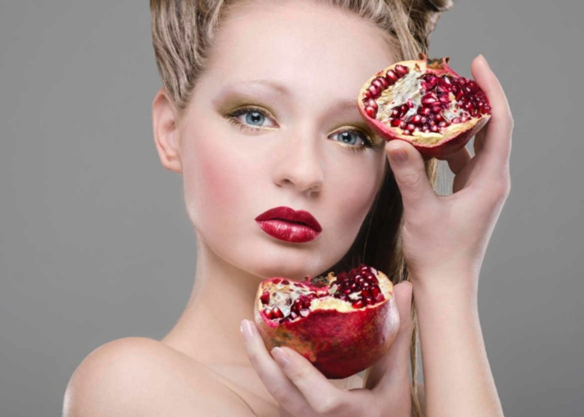 Mujer con granada