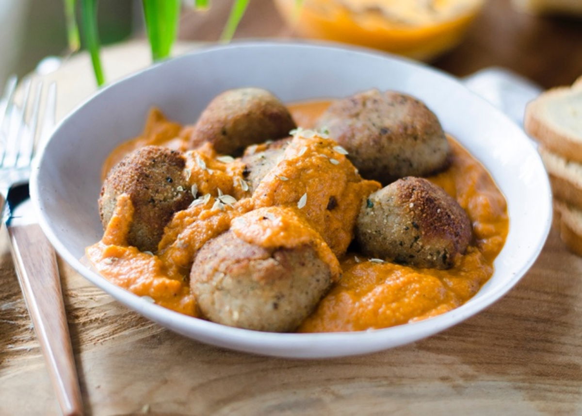 Plato albóndigas crudiveganas