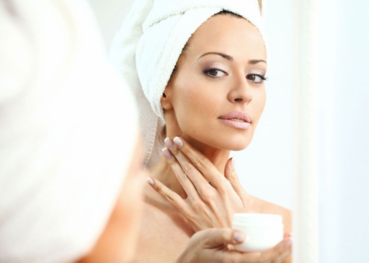 Mujer cuidado cuello