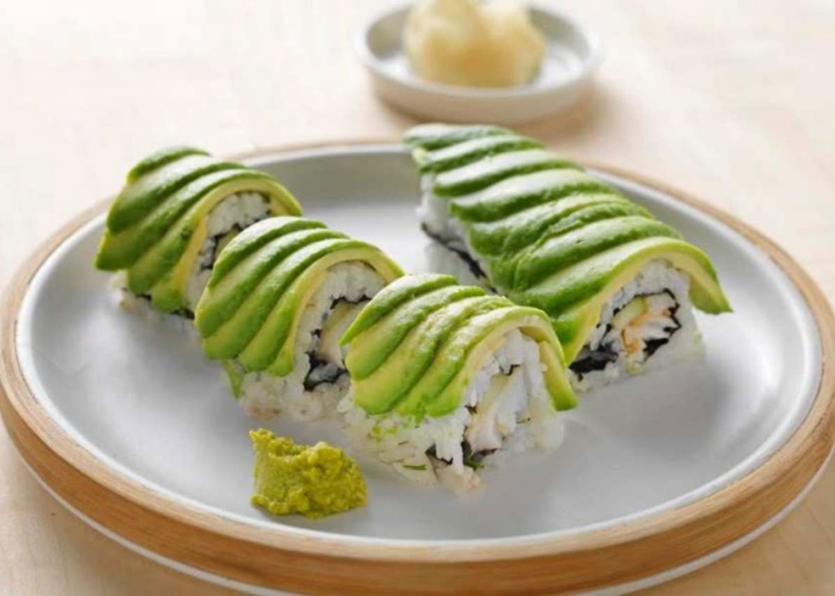 Plato con sushi de bacalao