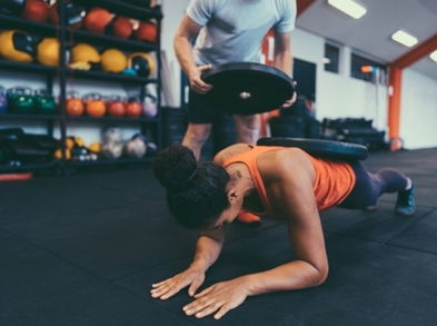 5 variaciones de planchas para disminuir la grasa abdominal