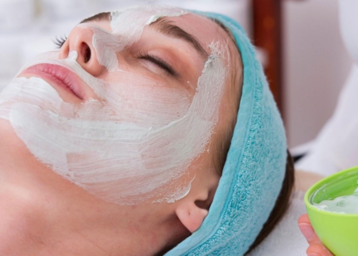 Mujer tratamiento paño