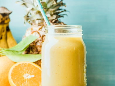 Bebida de piña y naranja para bajar los triglicéridos rápidamente