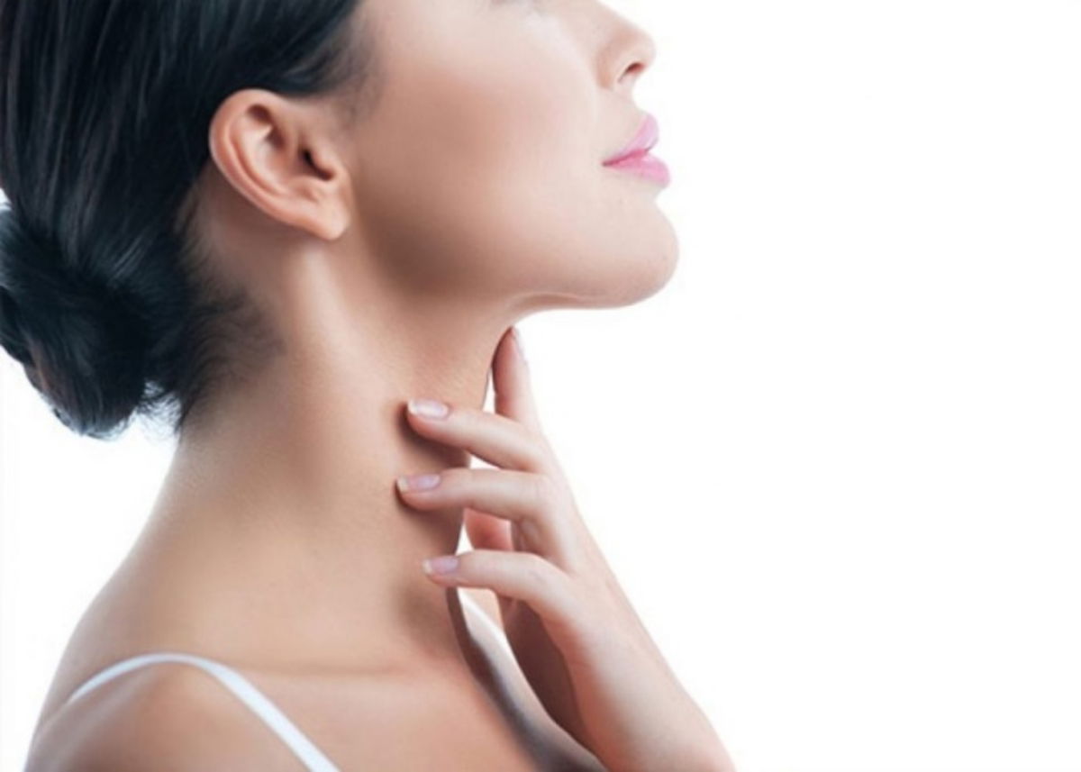 Mujer cuidados cuello