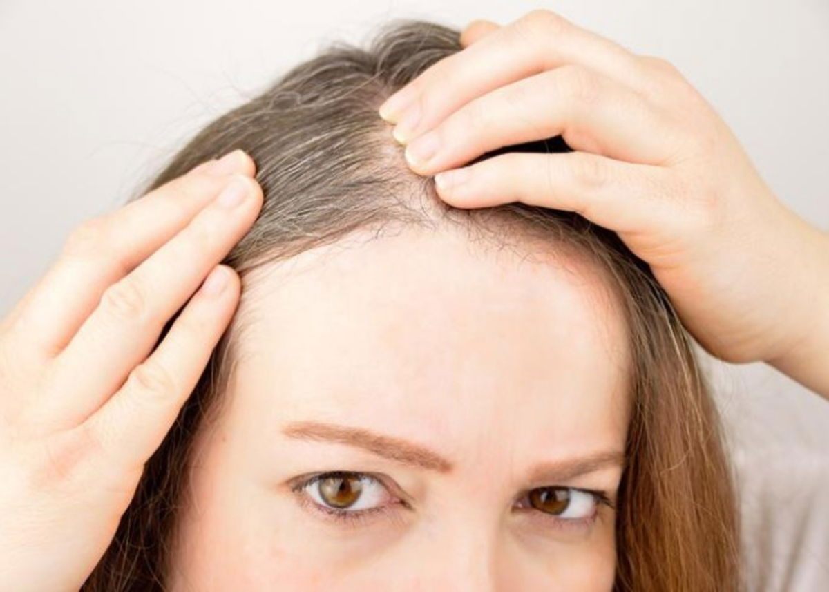 Mujer con canas