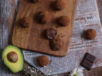 Trufas de aguacate y chocolate, receta saludable paso a paso